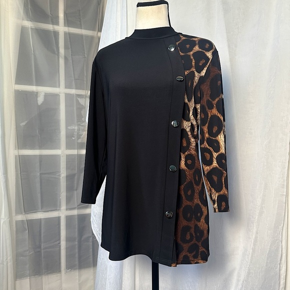 3/$20 💥 Leopard Animal Print & Black Mock Neck Blouse 3/4 Sleeve Stretchy Chic - Picture 11 of 14